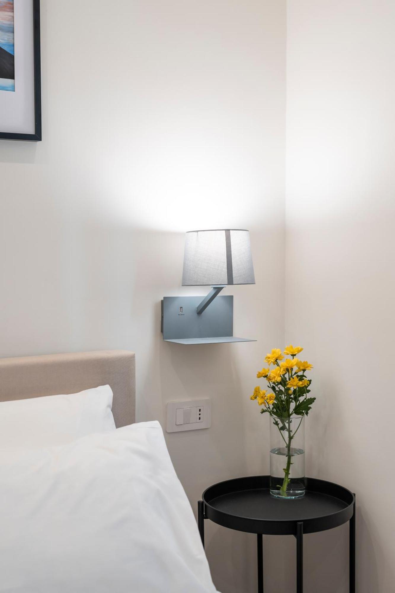 Well Suites - Piazza Dei Martiri Napoli Exterior foto