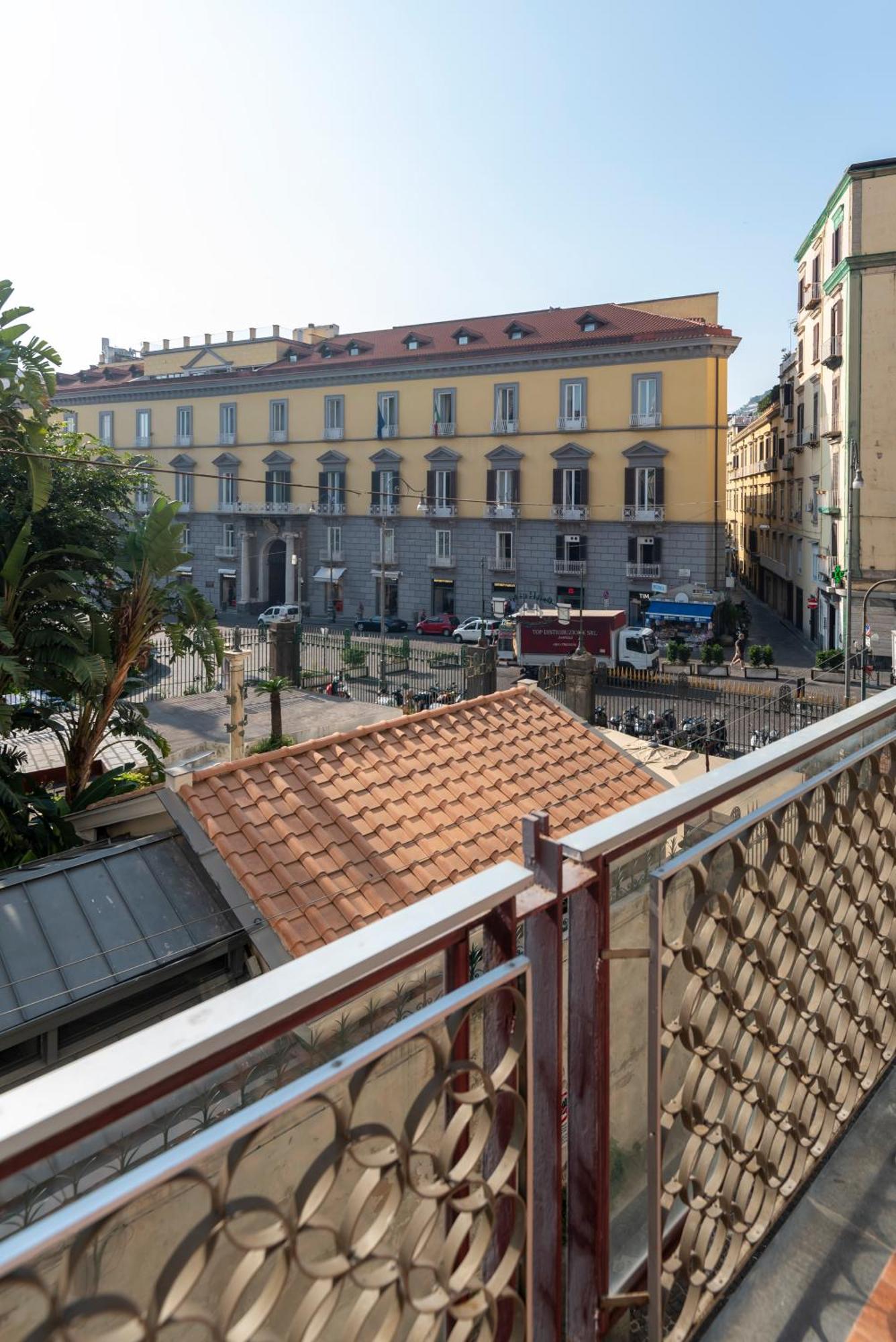 Well Suites - Piazza Dei Martiri Napoli Exterior foto